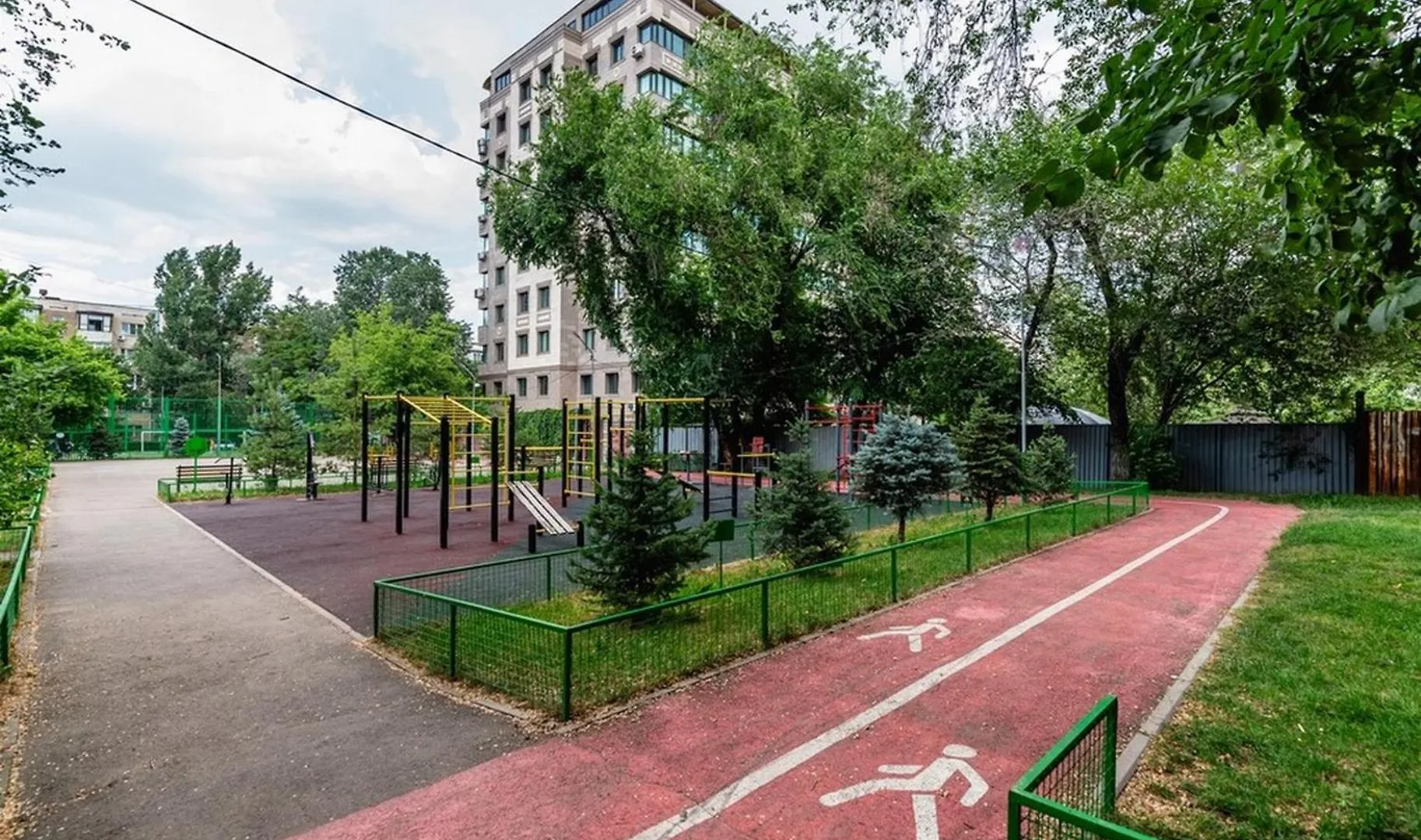 3-К Квартира На Карасай Батыра, Алматы 0*, アルマトイ